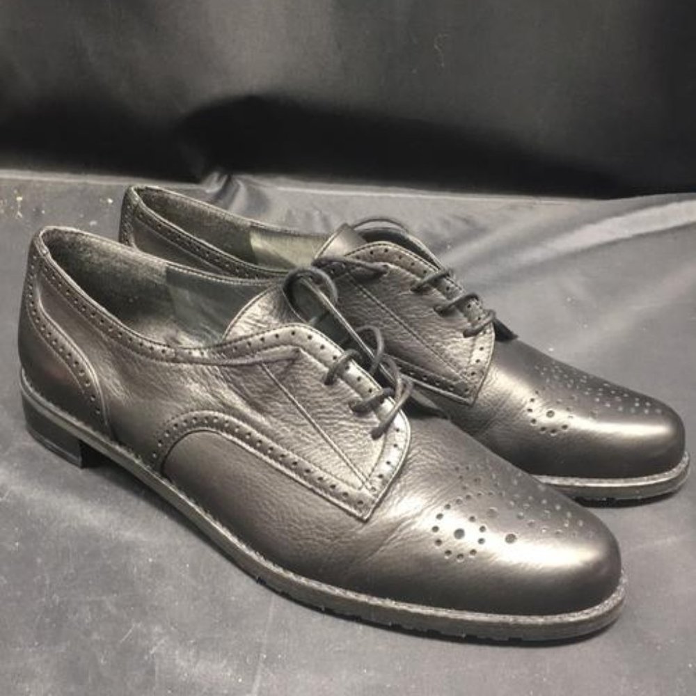 Stuart Weitzman Black Lace Up Leather Oxfords